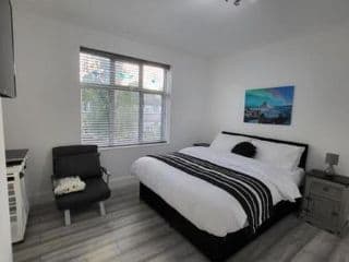 Eastend Apartments - Photo 20