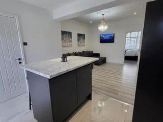 Eastend Apartments - Photo 21