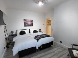 Eastend Apartments - Photo 8