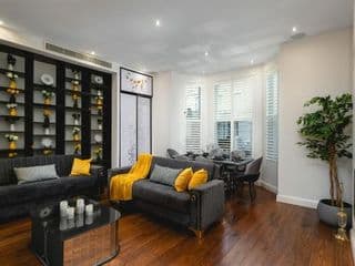 დLUXURY & Spacious Duplex in the Heart of Chelseaდ