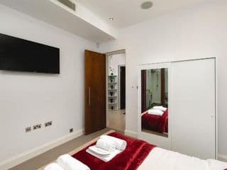 დLUXURY & Spacious Duplex in the Heart of Chelseaდ - Photo 15