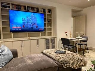 Niru Gorgeous Duplex Home 4BD/3BA - Photo 2