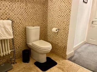 Niru Gorgeous Duplex Home 4BD/3BA - Photo 11