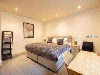 Niru Gorgeous Duplex Home 4BD/3BA - Photo 16