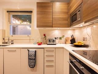 Niru Gorgeous Duplex Home 4BD/3BA - Photo 17