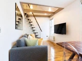 Spacious 4 bedrooms flat in New Oxford Street