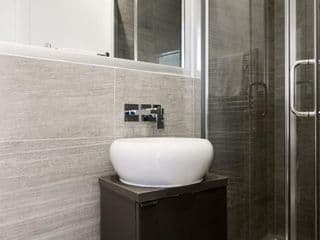 Spacious 4 bedrooms flat in New Oxford Street - Photo 2