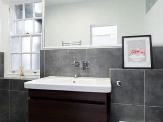 Spacious 4 bedrooms flat in New Oxford Street - Photo 15