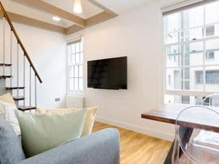 Spacious 4 bedrooms flat in New Oxford Street - Photo 6