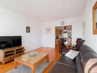 Stylish 2 bed flat in canal side gated development - Photo 12