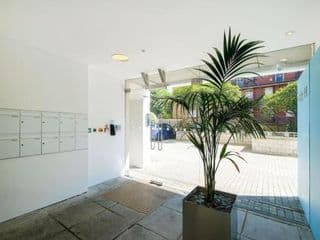 Stylish 2 bed flat in canal side gated development - Photo 4