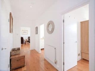 Stylish 2 bed flat in canal side gated development - Photo 8