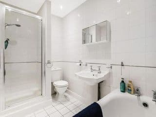 Stylish 2 bed flat in canal side gated development - Photo 9