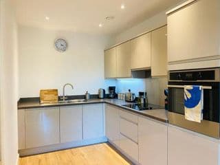 Spacious two Bedroom Apartment in Balham - Photo 12