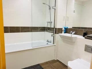 Spacious two Bedroom Apartment in Balham - Photo 3