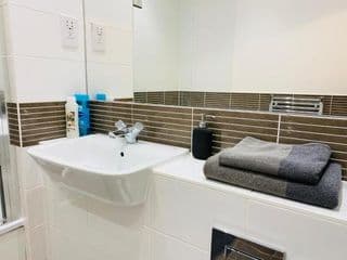Spacious two Bedroom Apartment in Balham - Photo 4