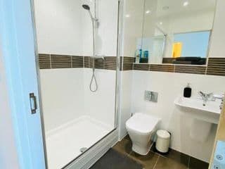 Spacious two Bedroom Apartment in Balham - Photo 10