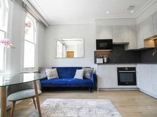 LuxLet Apartments - Heart of Hampstead, London - Photo 15