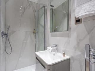LuxLet Apartments - Heart of Hampstead, London - Photo 22
