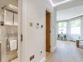 LuxLet Apartments - Heart of Hampstead, London - Photo 6