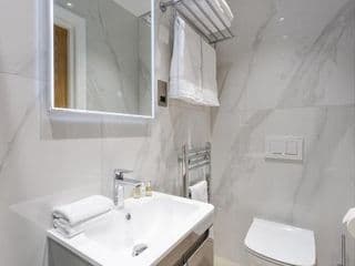 LuxLet Apartments - Heart of Hampstead, London - Photo 7