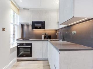 LuxLet Apartments - Heart of Hampstead, London - Photo 9