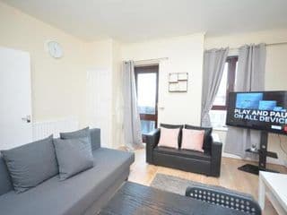 Lovely 4 bedroom apartment close to the city walking distance from the rivere view - Photo 2