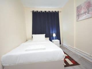 Lovely 4 bedroom apartment close to the city walking distance from the rivere view - Photo 17