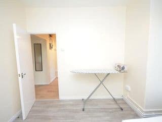 Lovely 4 bedroom apartment close to the city walking distance from the rivere view - Photo 19