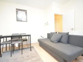 Lovely 4 bedroom apartment close to the city walking distance from the rivere view - Photo 4