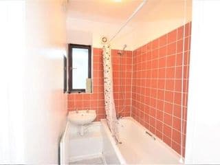 Lovely 4 bedroom apartment close to the city walking distance from the rivere view - Photo 7