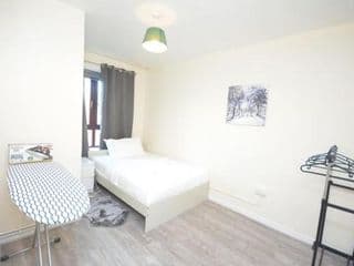 Lovely 4 bedroom apartment close to the city walking distance from the rivere view - Photo 10