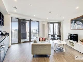 Deluxe One Bed Apartment by London ExCeL - Photo 4