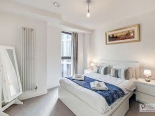 Deluxe One Bed Apartment by London ExCeL - Photo 6