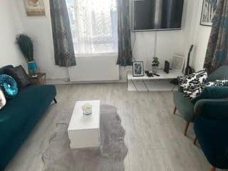 Lovely 2 bedroom flat with patio in Finsbury Park