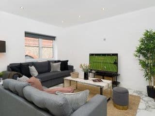 Best location! NEW! 2 BED/2,5 BATH OXFORD STREET!