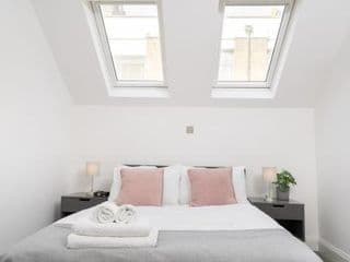 Best location! NEW! 2 BED/2,5 BATH OXFORD STREET! - Photo 8