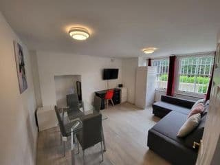 Cosy 3 bed 15 minutes to London Excellent Location!