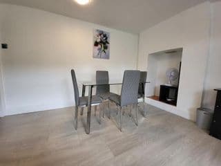 Cosy 3 bed 15 minutes to London Excellent Location! - Photo 2