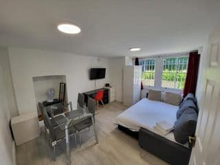 Cosy 3 bed 15 minutes to London Excellent Location! - Photo 11