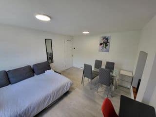 Cosy 3 bed 15 minutes to London Excellent Location! - Photo 16