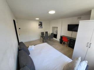 Cosy 3 bed 15 minutes to London Excellent Location! - Photo 18