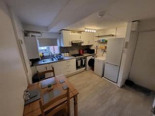 Cosy 3 bed 15 minutes to London Excellent Location! - Photo 3