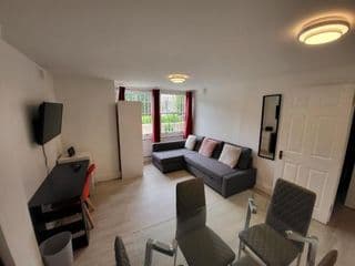 Cosy 3 bed 15 minutes to London Excellent Location! - Photo 5