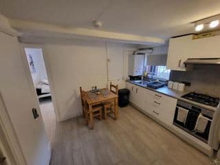 Cosy 3 bed 15 minutes to London Excellent Location! - Photo 6