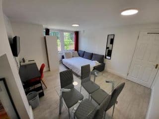 Cosy 3 bed 15 minutes to London Excellent Location! - Photo 8