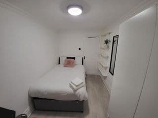 Cosy 3 bed 15 minutes to London Excellent Location! - Photo 10