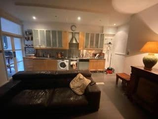 Large Studio flat in Kensington - Photo 12