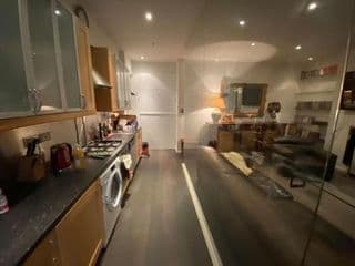 Large Studio flat in Kensington - Photo 10