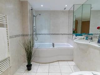 City Apartments - Photo 13